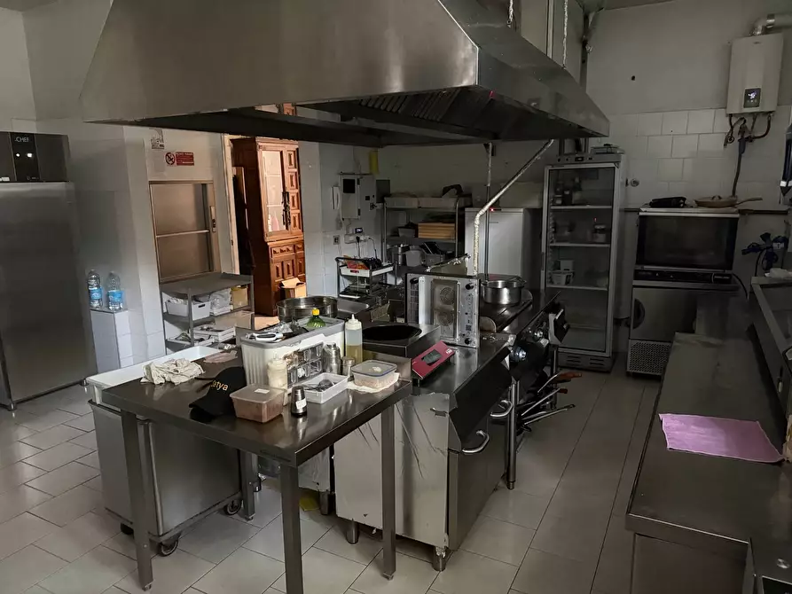 Immagine 21 di Attività commerciale in vendita  a Sirmione