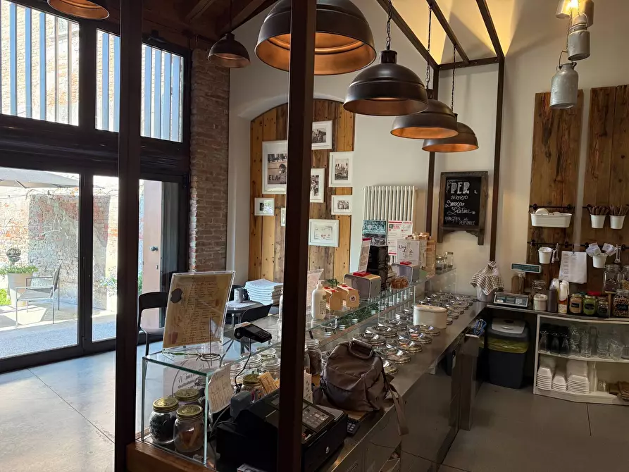 Immagine 7 di Locale commerciale in vendita  a Badia Polesine