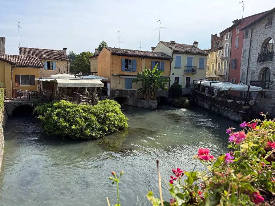 Immagine 2 di Bar / Ristorante in vendita  a Valeggio Sul Mincio