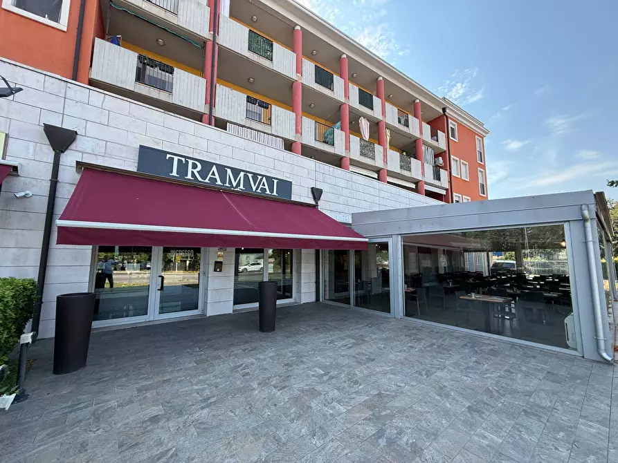 Immagine 19 di Attività commerciale in vendita  a Verona