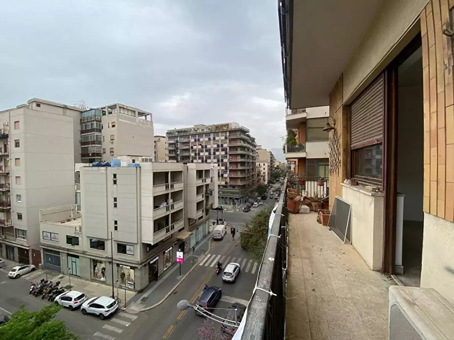 Immagine 1 di Appartamento in vendita  in Via Sciuti 6 a Palermo