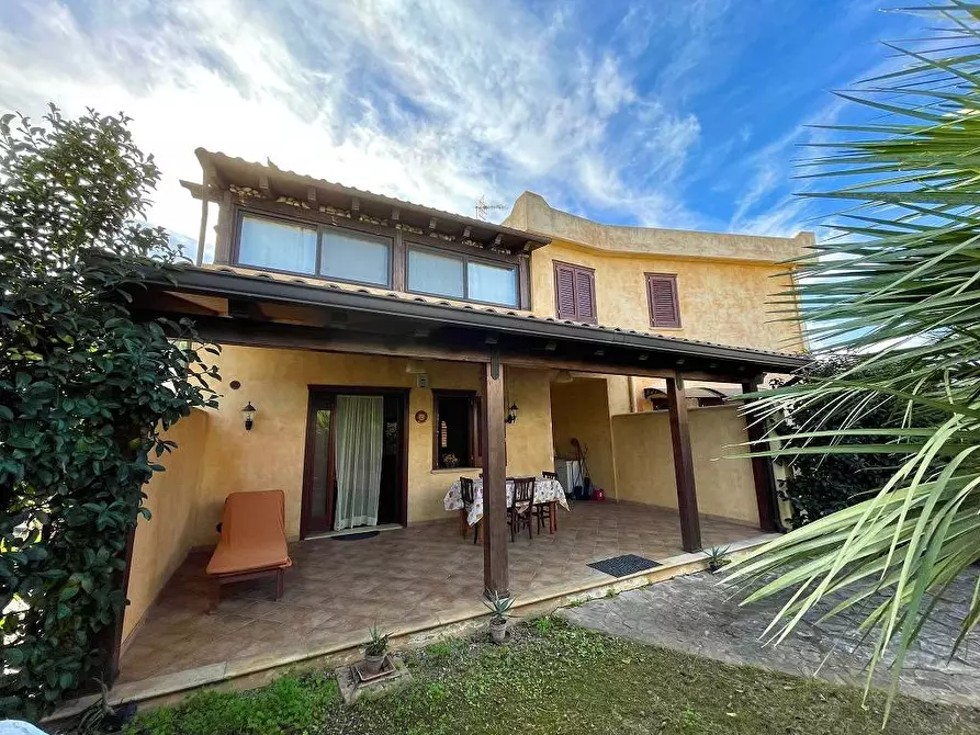 Immagine 1 di Villa in vendita  in Contrada Pistavecchia 203 a Campofelice Di Roccella