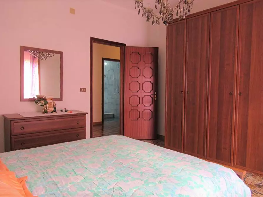 Immagine 17 di Palazzo in vendita  in via mirto a Partinico