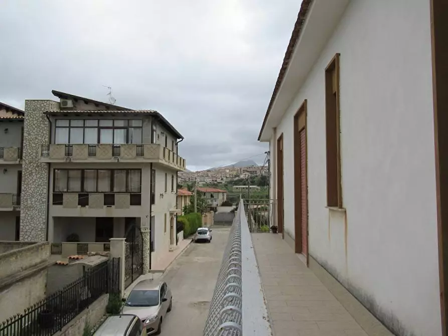 Immagine 22 di Palazzo in vendita  in via mirto a Partinico