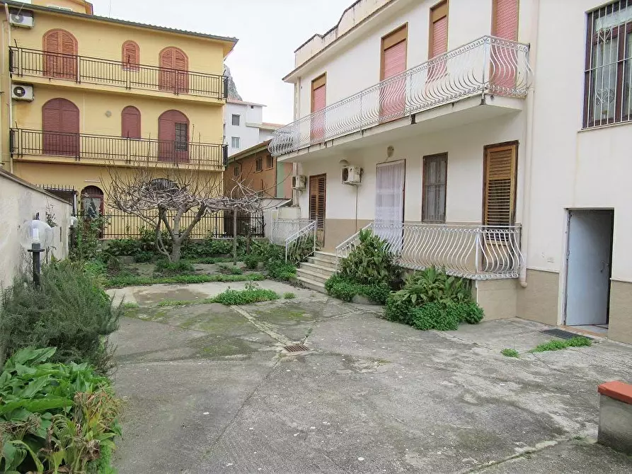 Immagine 24 di Palazzo in vendita  in via mirto a Partinico