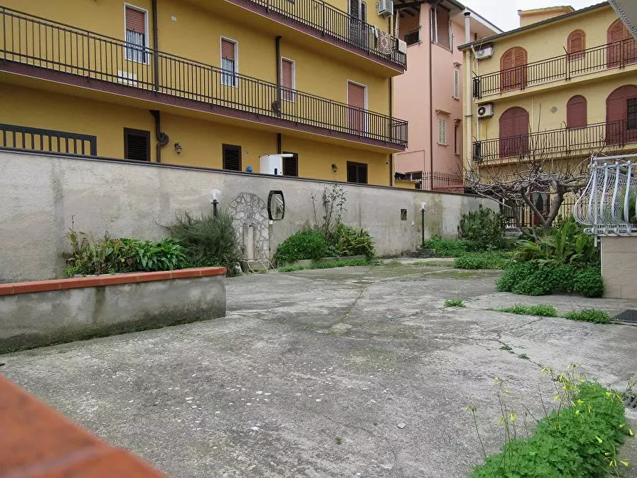 Immagine 27 di Palazzo in vendita  in via mirto a Partinico