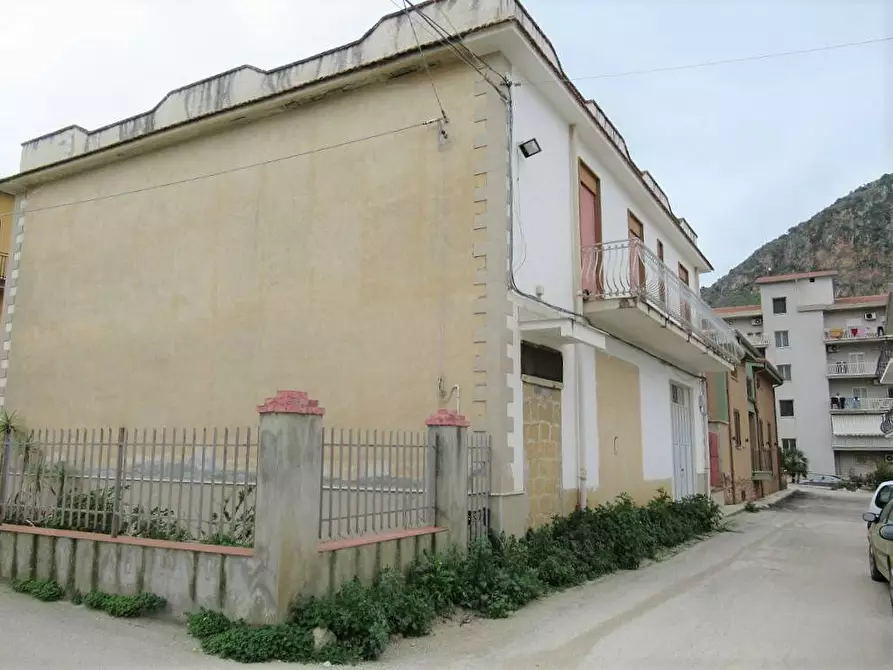 Immagine 29 di Palazzo in vendita  in via mirto a Partinico