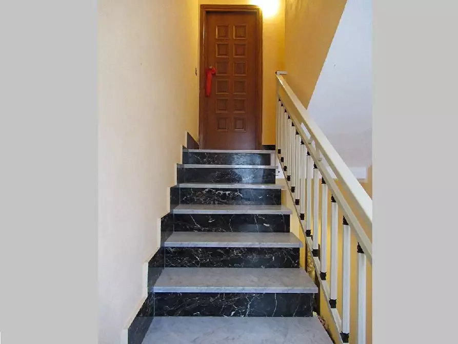 Immagine 9 di Palazzo in vendita  in via mirto a Partinico