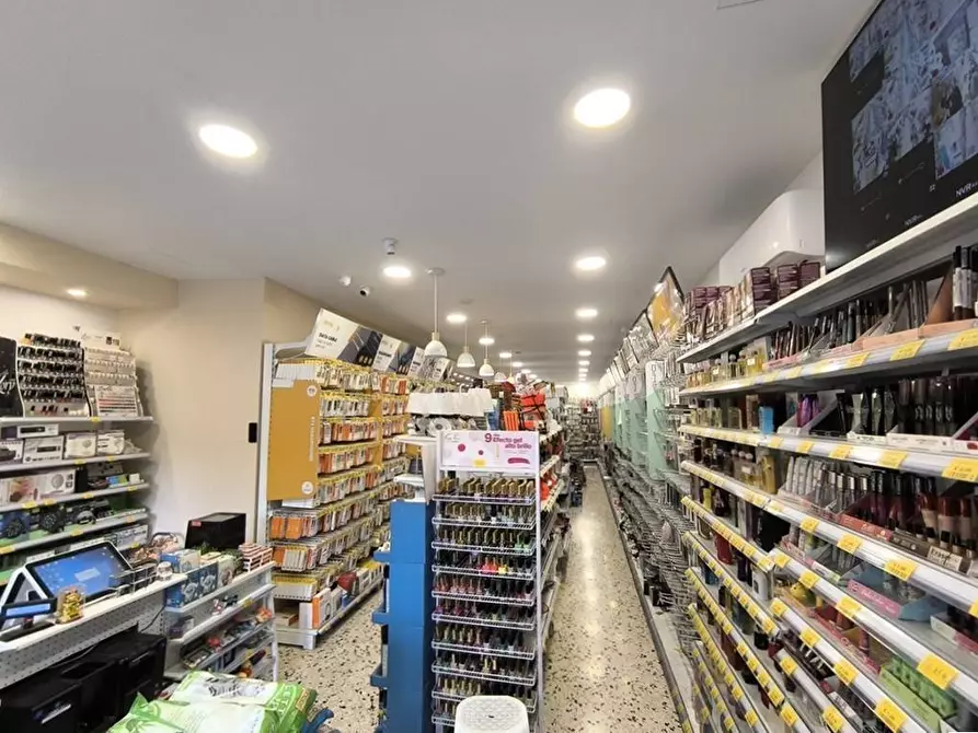 Immagine 2 di Locale commerciale in vendita  in Via Dei Quartieri 21 a Palermo