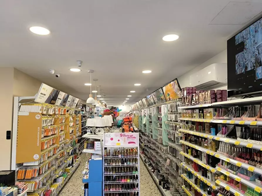 Immagine 3 di Locale commerciale in vendita  in Via Dei Quartieri 21 a Palermo