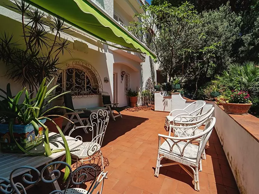 Immagine 35 di Villa in vendita  in Viale Aiace a Palermo