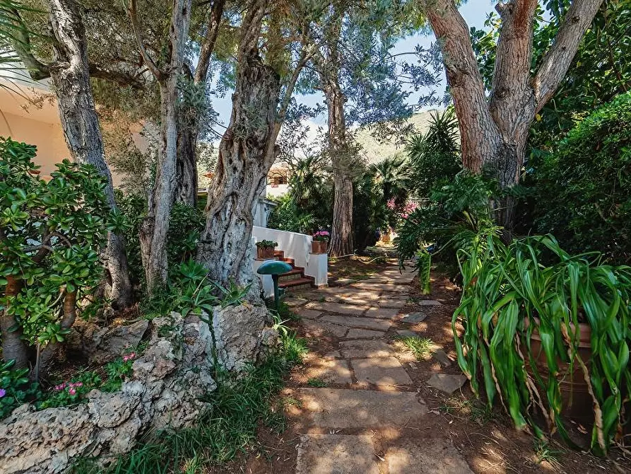 Immagine 40 di Villa in vendita  in Viale Aiace a Palermo