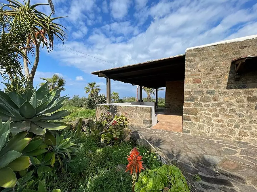 Immagine 1 di Villa in vendita  in Via Zubebi 13 a Pantelleria