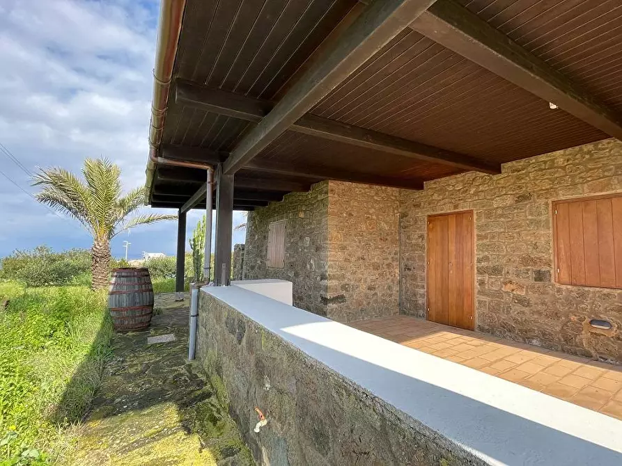 Immagine 2 di Villa in vendita  in Via Zubebi 13 a Pantelleria