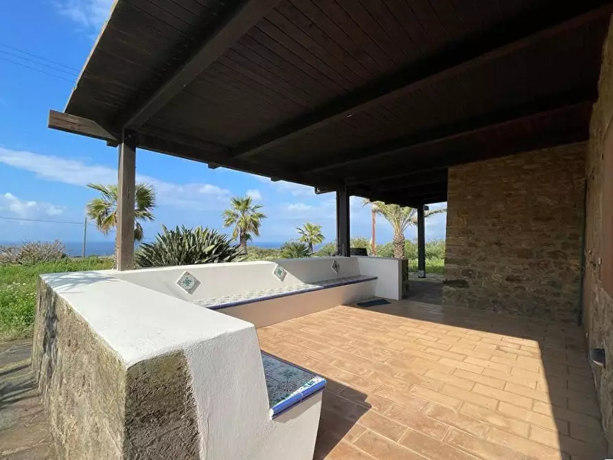 Immagine 3 di Villa in vendita  in Via Zubebi 13 a Pantelleria