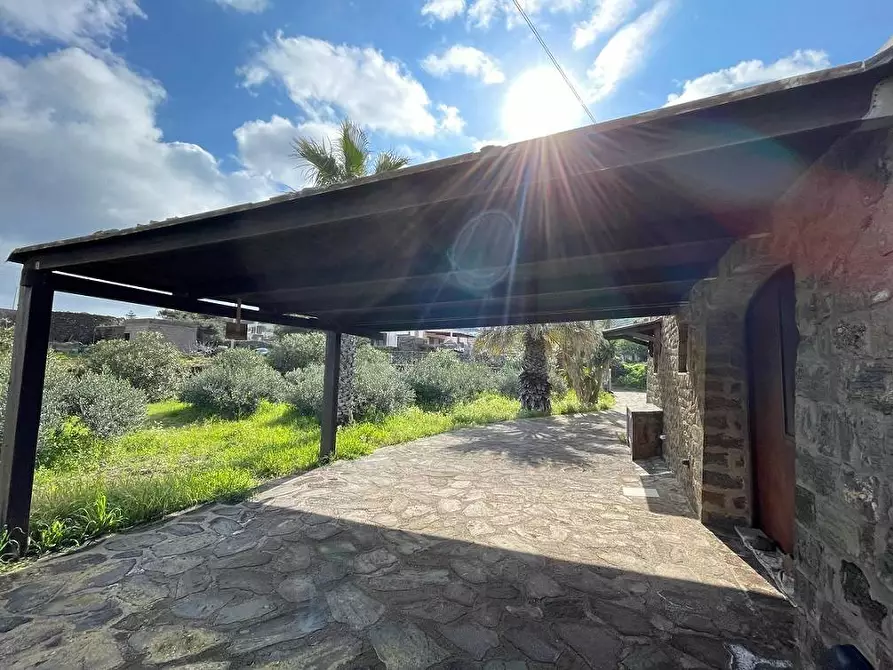 Immagine 10 di Villa in vendita  in Via Zubebi 13 a Pantelleria