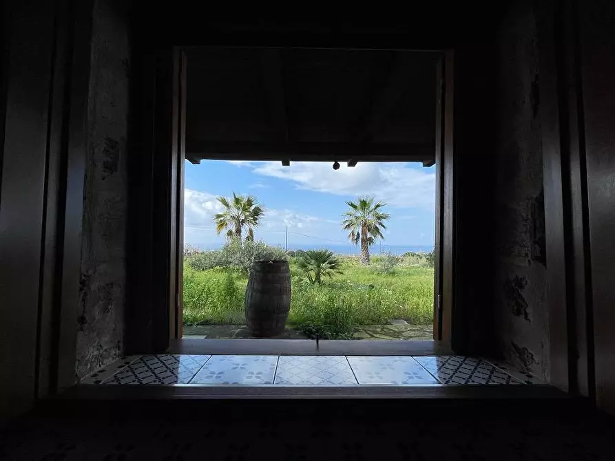 Immagine 21 di Villa in vendita  in Via Zubebi 13 a Pantelleria