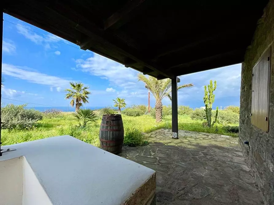 Immagine 22 di Villa in vendita  in Via Zubebi 13 a Pantelleria
