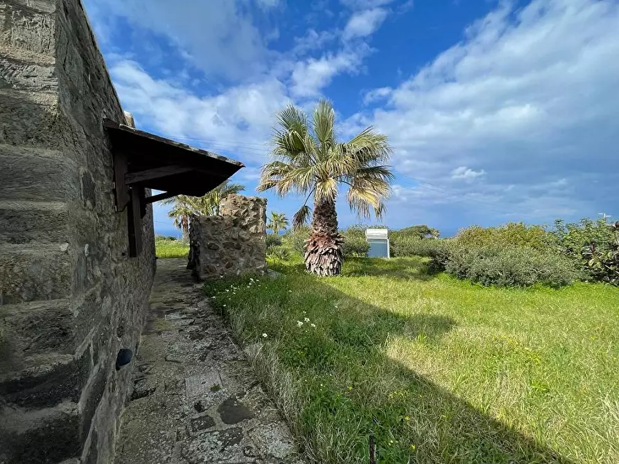 Immagine 25 di Villa in vendita  in Via Zubebi 13 a Pantelleria