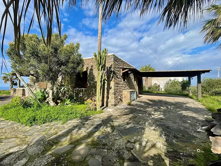 Immagine 27 di Villa in vendita  in Via Zubebi 13 a Pantelleria