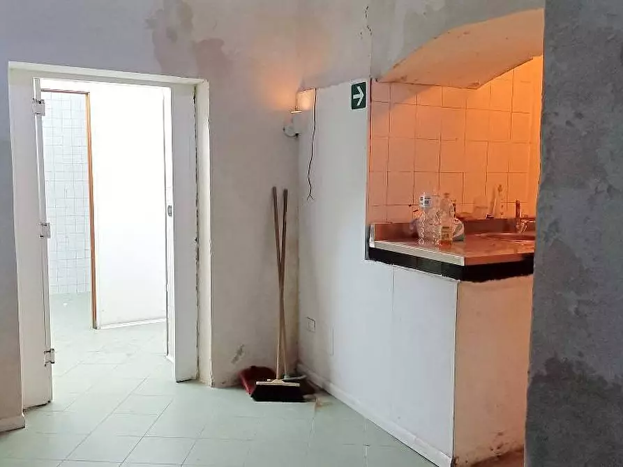 Immagine 15 di Locale commerciale in affitto  in Via San Basilio 37 a Palermo