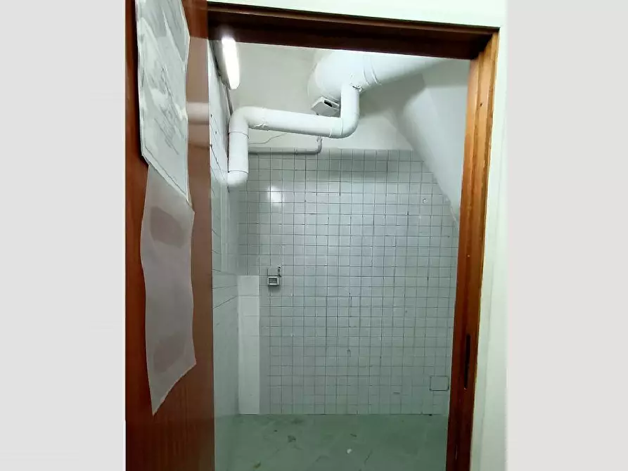 Immagine 16 di Locale commerciale in affitto  in Via San Basilio 37 a Palermo