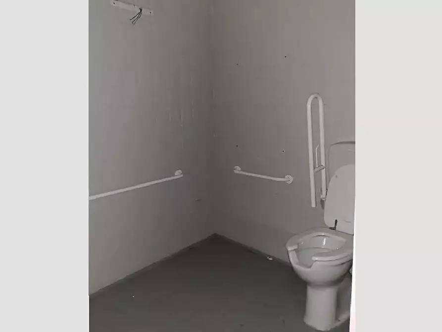 Immagine 30 di Locale commerciale in affitto  in Via San Basilio 37 a Palermo