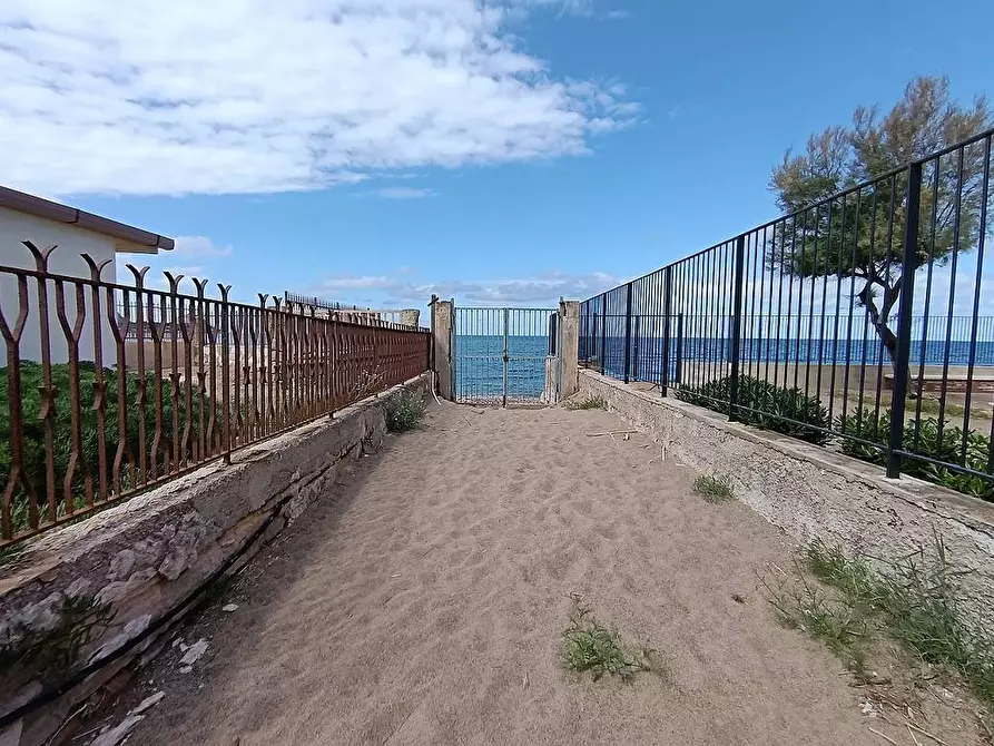 Immagine 34 di Villa in vendita  in Contrada Stazzone snc a Casteldaccia