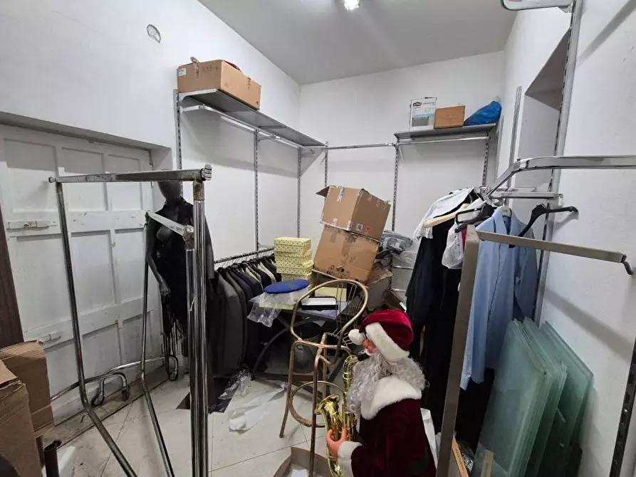 Immagine 8 di Locale commerciale in vendita  in Via Marchese Di Roccaforte 6 - 8 a Palermo