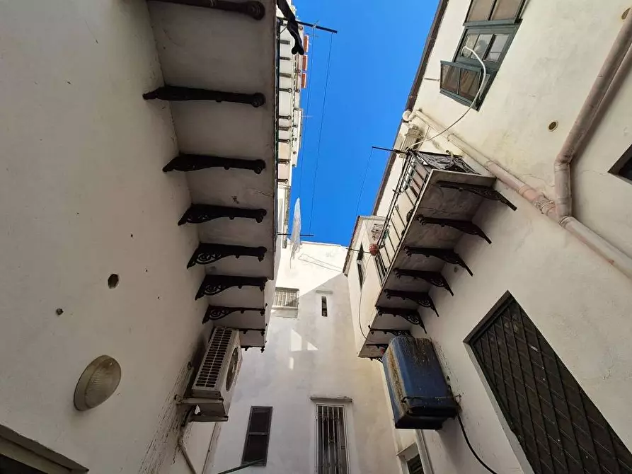 Immagine 9 di Locale commerciale in vendita  in Via Marchese Di Roccaforte 6 - 8 a Palermo