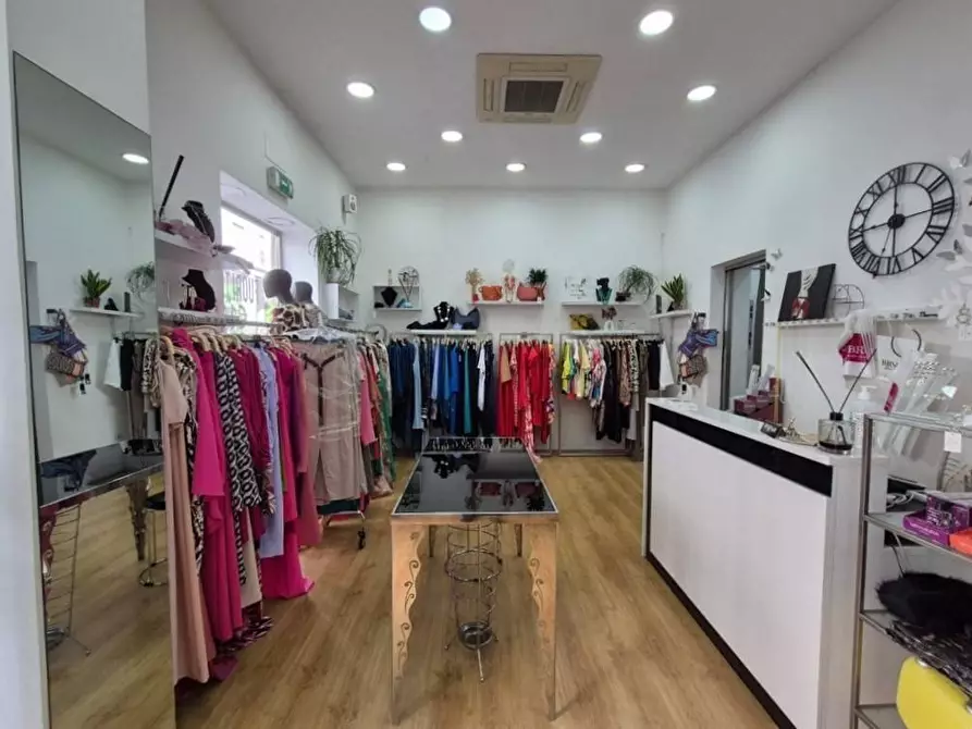 Immagine 5 di Locale commerciale in vendita  in Via Marchese Di Roccaforte 6 - 8 a Palermo