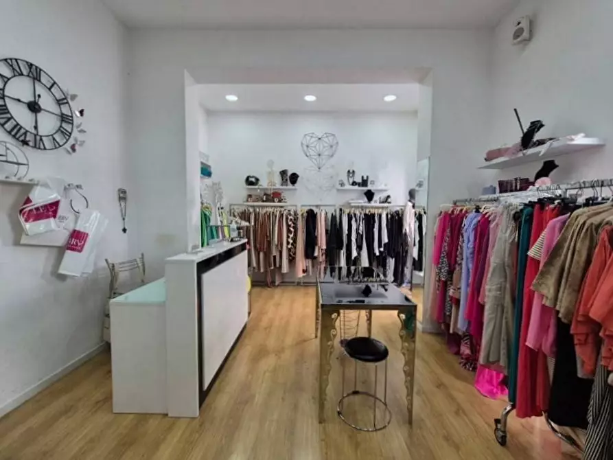 Immagine 6 di Locale commerciale in vendita  in Via Marchese Di Roccaforte 6 - 8 a Palermo