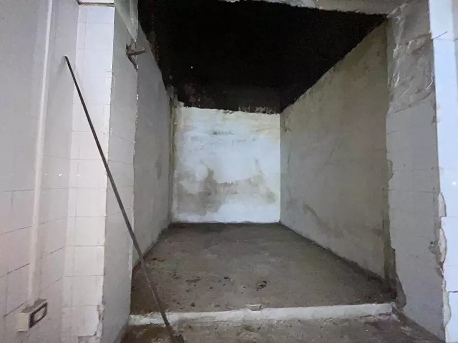 Immagine 4 di Locale commerciale in vendita  in Piazza Nascè 4 a Palermo