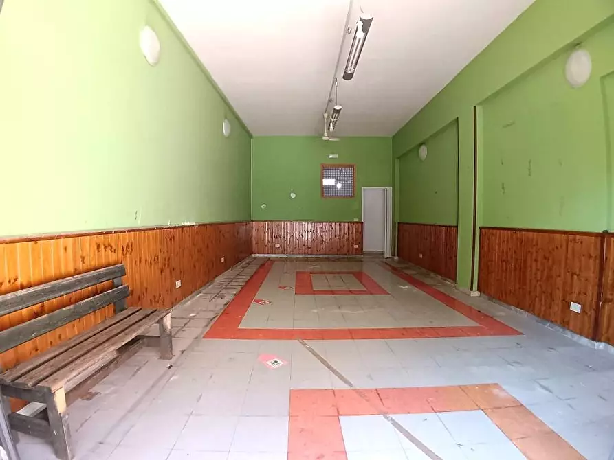 Immagine 2 di Locale commerciale in vendita  in Via Michele Titone 16A a Palermo