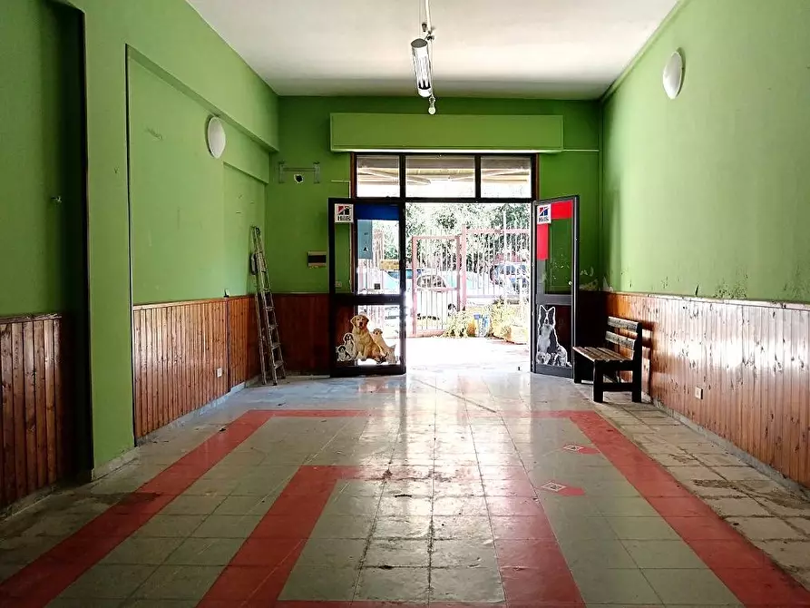 Immagine 3 di Locale commerciale in vendita  in Via Michele Titone 16A a Palermo