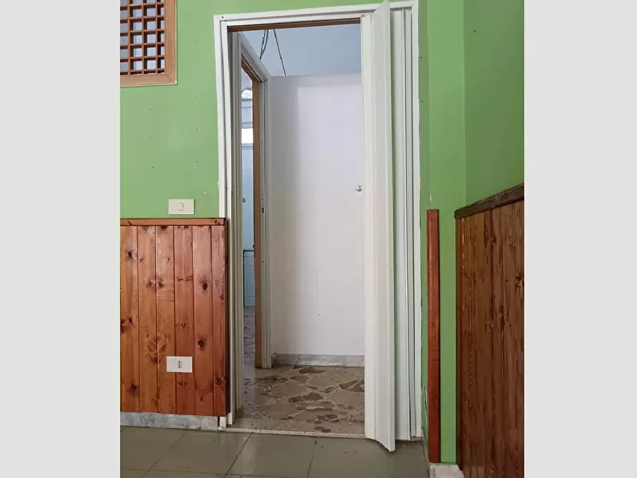 Immagine 5 di Locale commerciale in vendita  in Via Michele Titone 16A a Palermo