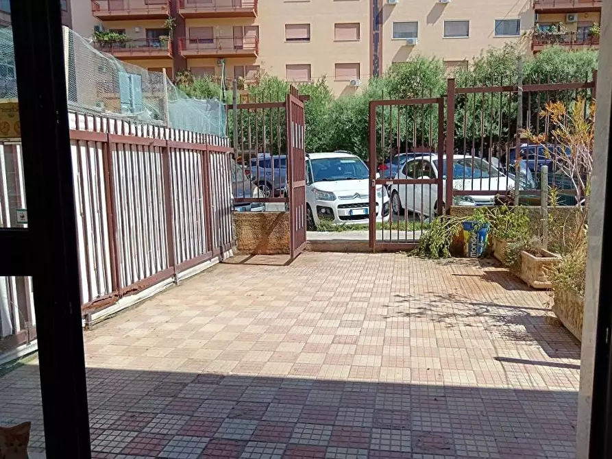 Immagine 11 di Locale commerciale in vendita  in Via Michele Titone 16A a Palermo