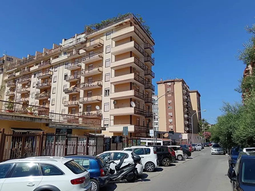 Immagine 15 di Locale commerciale in vendita  in Via Michele Titone 16A a Palermo