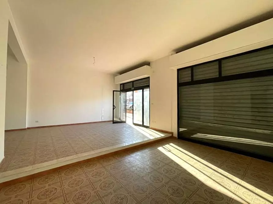 Immagine 3 di Locale commerciale in vendita  in piazza san marino 8 a Palermo