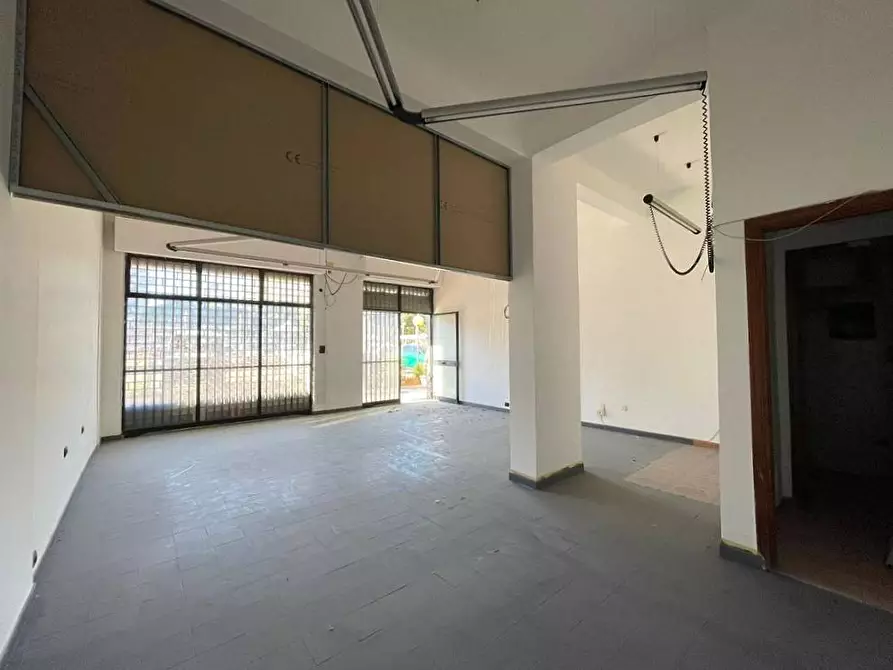 Immagine 9 di Locale commerciale in vendita  in piazza san marino 8 a Palermo