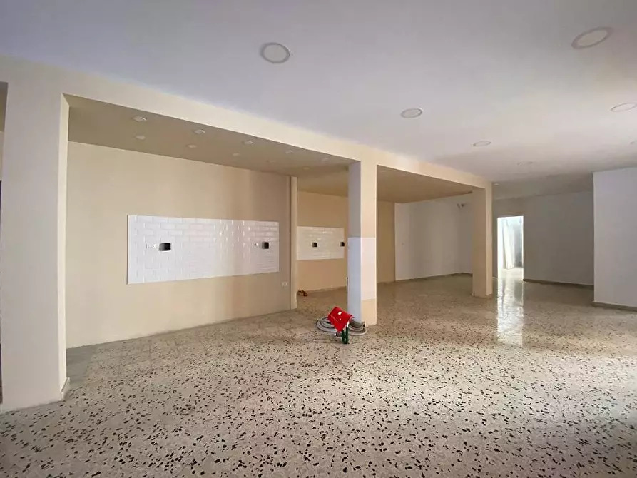 Immagine 8 di Locale commerciale in vendita  in Via Dei Quartieri 21 a Palermo