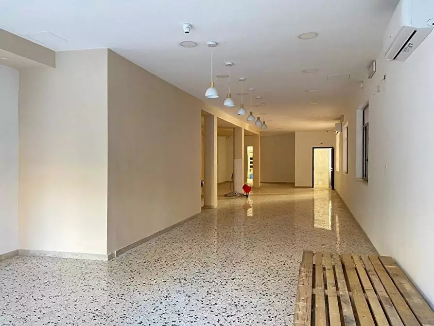 Immagine 9 di Locale commerciale in vendita  in Via Dei Quartieri 21 a Palermo
