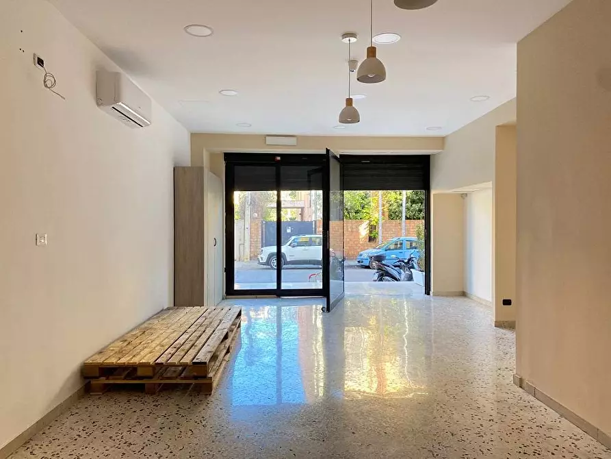 Immagine 10 di Locale commerciale in vendita  in Via Dei Quartieri 21 a Palermo