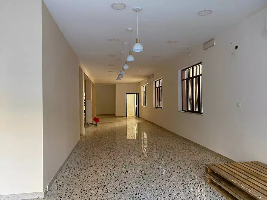 Immagine 11 di Locale commerciale in vendita  in Via Dei Quartieri 21 a Palermo