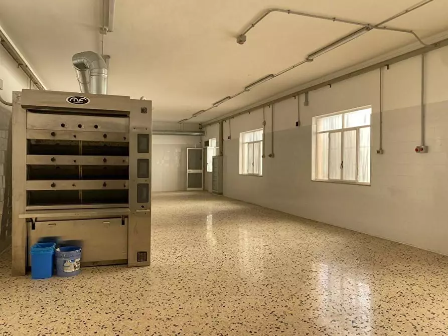 Immagine 13 di Locale commerciale in vendita  in Via Dei Quartieri 21 a Palermo