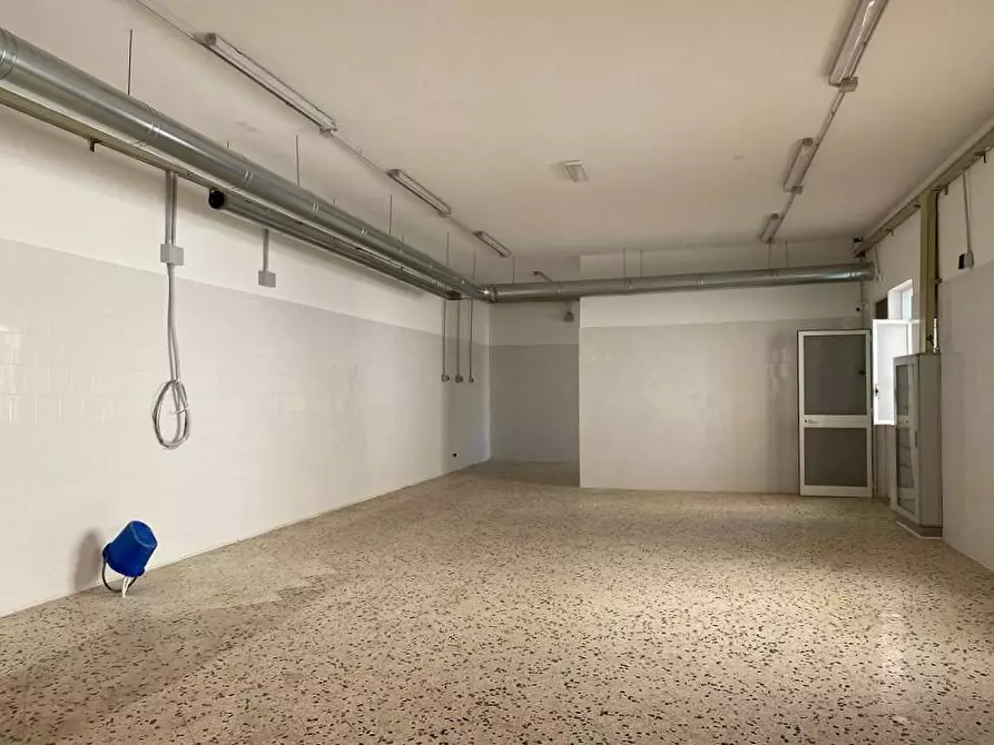 Immagine 16 di Locale commerciale in vendita  in Via Dei Quartieri 21 a Palermo