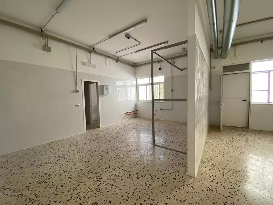 Immagine 17 di Locale commerciale in vendita  in Via Dei Quartieri 21 a Palermo