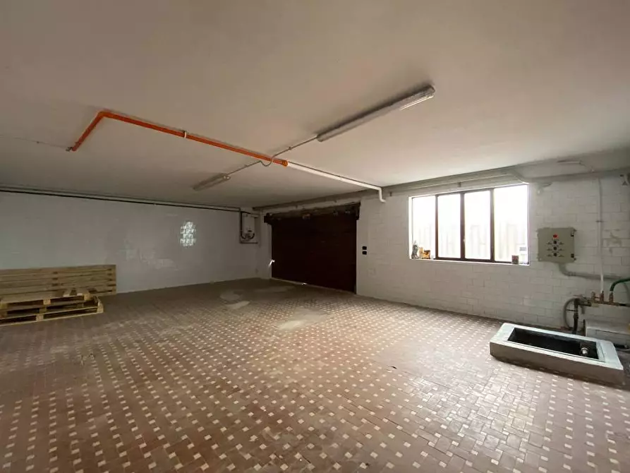 Immagine 24 di Locale commerciale in vendita  in Via Dei Quartieri 21 a Palermo