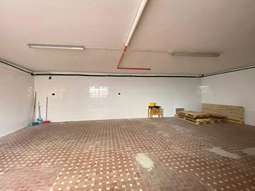 Immagine 29 di Locale commerciale in vendita  in Via Dei Quartieri 21 a Palermo