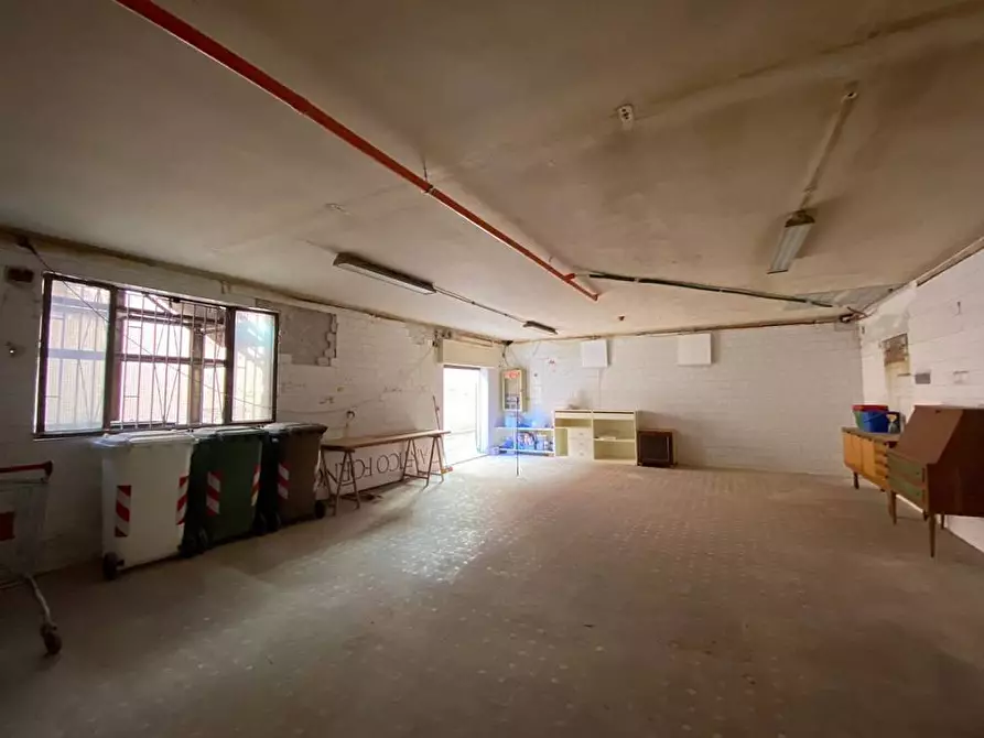 Immagine 30 di Locale commerciale in vendita  in Via Dei Quartieri 21 a Palermo